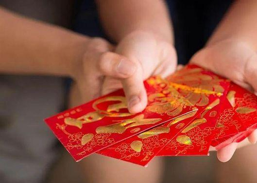 眷注员工怙恃，，，，，，，为员工怙恃设置眷注金制度